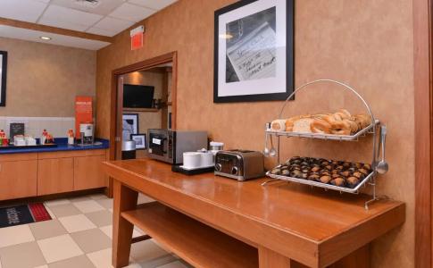 Hampton Inn Norfolk-Naval Base - 13