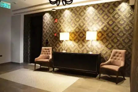 Ambassador, a Boutique - 85