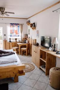 Down Town Motel - 22