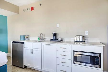 Commander & Suites - 118