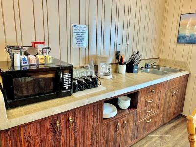 Breakers Boutique Inn - 80