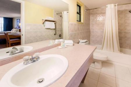 Rodeway Inn Central Clearwater Beach - 48