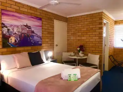 Bosuns Inn Motel - 42