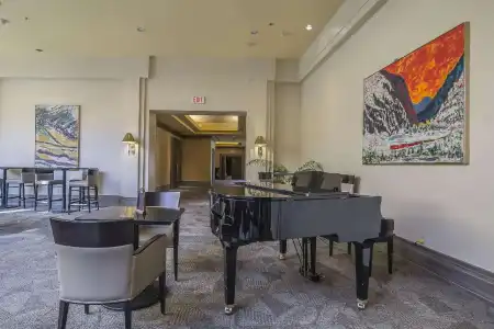 DoubleTree by Hilton Calgary North - 25
