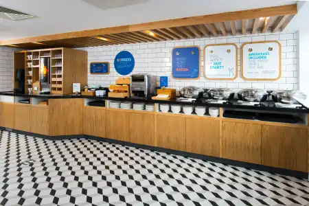 Holiday Inn Express Cardiff Bay by IHG - 14