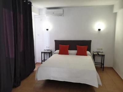 Micaela Charming Hostal - 38