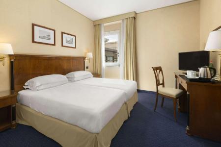 Ramada by Wyndham Naples - 3