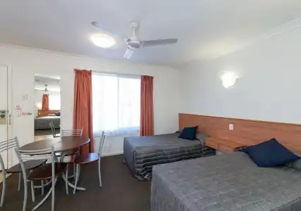 Riviera on Ruthven Motel - 73