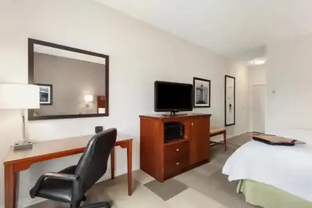 Hampton Inn Colchester - 40