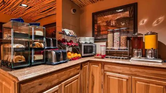Best Western Plus Saddleback Inn & Conference Center - 10