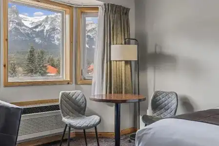Canmore Rocky Mountain Inn - 32