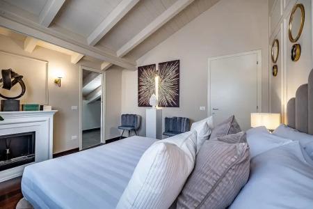 Ungherese Small Luxury - 176