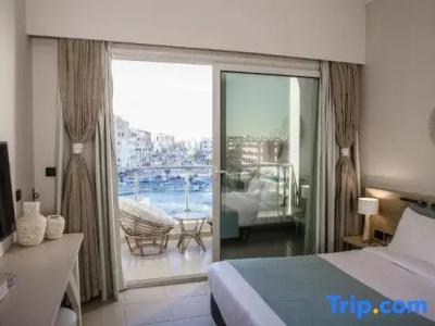 Redcon Suites - 294