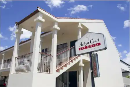 Aubyn Court Spa Motel - 0