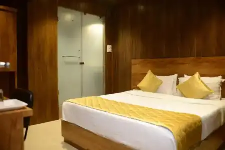 OYO 71452 Malad Grand - 33