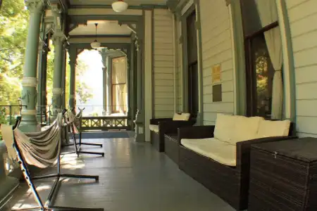 HI Sacramento Hostel - 9