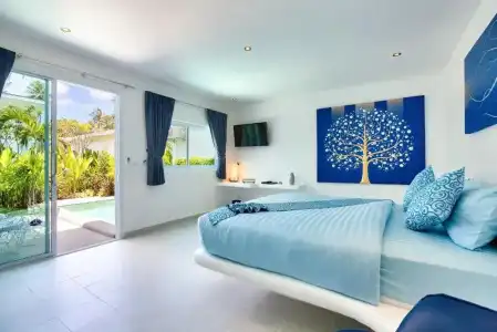 La Perle Luxury Boutique - 38