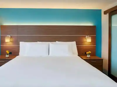 Holiday Inn Express WAIKIKI by IHG - 55