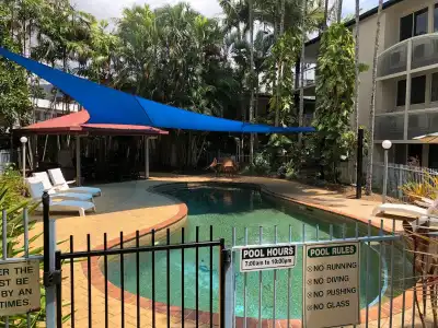 Cairns Reef Apartments & Motel - 11