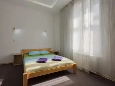 Hostel 70S - 91
