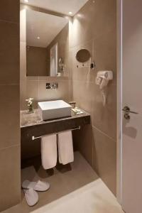 Gold Lagoon Kosher - by Amphora & Suites - 35