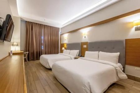 Weston Suites & - 73