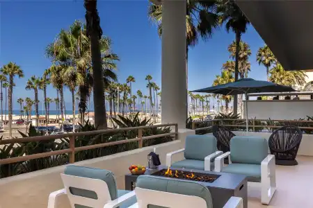 The Waterfront Beach Resort, A Hilton - 276
