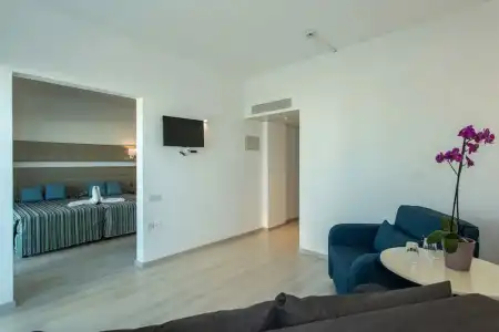 Kapetanios Bay - 61