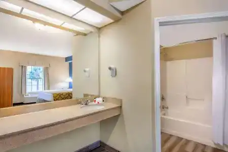 Baymont by Wyndham Jacksonville/Butler Blvd - 29