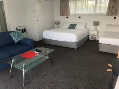 Coachman Motel - 1