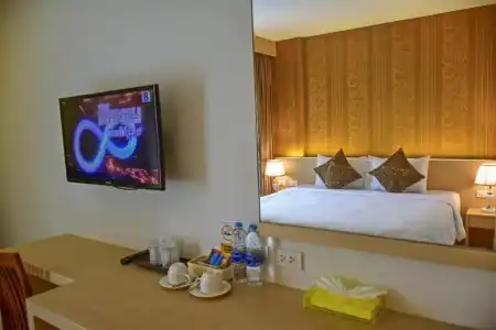 Ocean and Ole Patong - 29