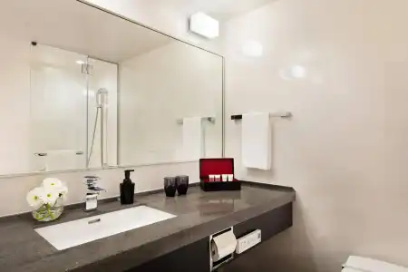 Courtyard by Marriott Shin-Osaka Station - 17