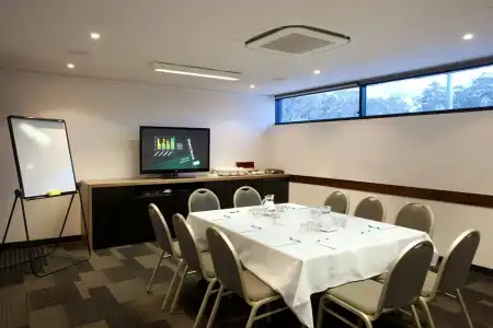 The Glen & Suites - 16