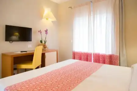 Blu Laconia Village - 52