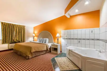 Rodeway Inn - 7