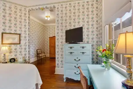 Maison Perrier Bed & Breakfast - 32
