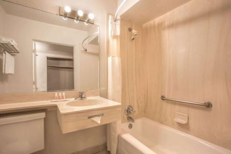 Howard Johnson by Wyndham Phoenix Airport/Downtown Area - 7