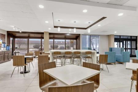 Clarion Pointe Near Erie Casino - 13