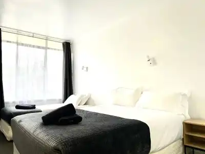 Avenue Motel - 2