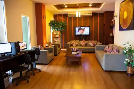 Happyland Mansion - 12