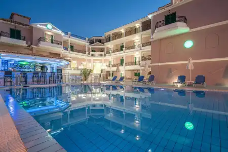 Alamis & Apartments - 14