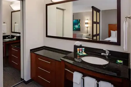 Hyatt Place Pittsburgh-North Shore - 21