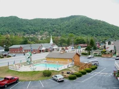 Castlewood Inn - 9