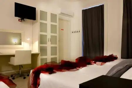 RossoVino Milano Boutique - 20