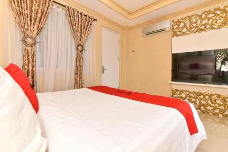 RedDoorz Plus near Discovery Shopping Mall Bali - 15
