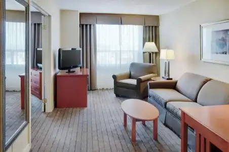 Holiday Inn & Suites Ottawa Kanata by IHG - 120