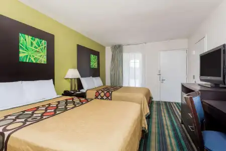 Super 8 by Wyndham Augusta - 4