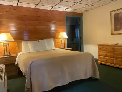 Lake Crest Inn - 87