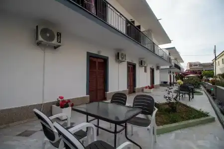 Harrys bar & apartments - 31
