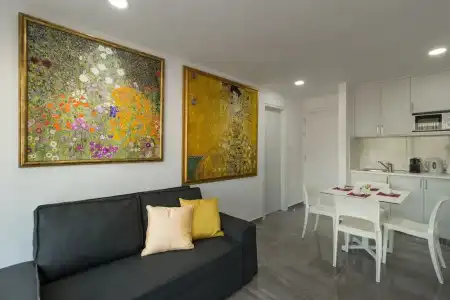 Art & Wine Boutique - 77